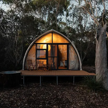 Numie I Cabin I Hot Tub I Views I Waterfront Coles Bay Exterior photo